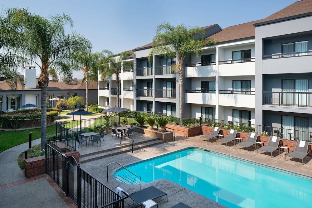 Фото Courtyard by Marriott Fresno