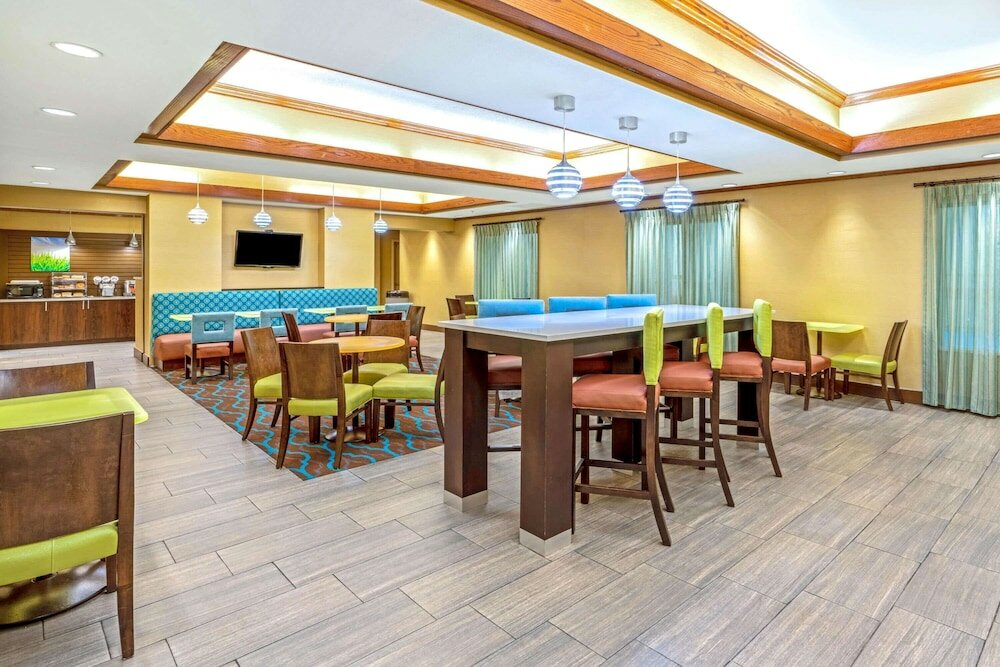 Фото La Quinta Inn & Suites by Wyndham Midwest City - Tinker Afb