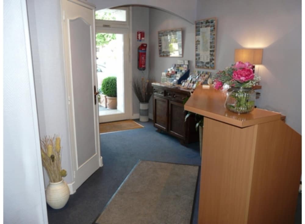 Фото Hôtel Mary’s - Caen Centre Gare Sncf