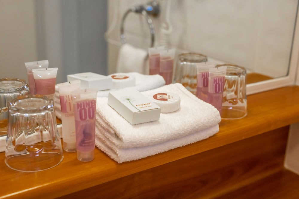 Фото Twin Towers Inn