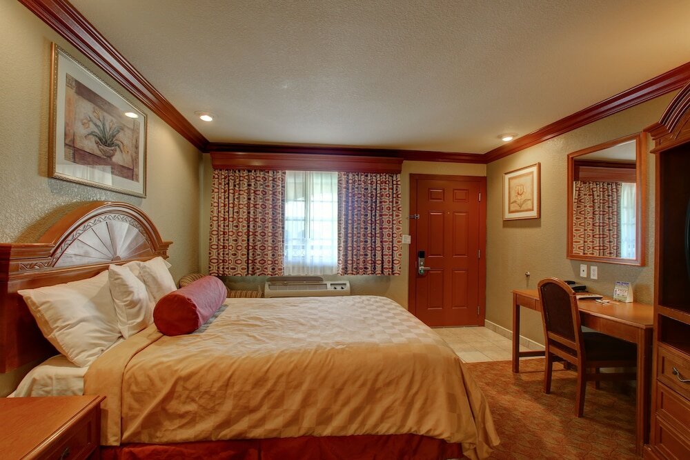 Фото Thunderbird Lodge in Riverside