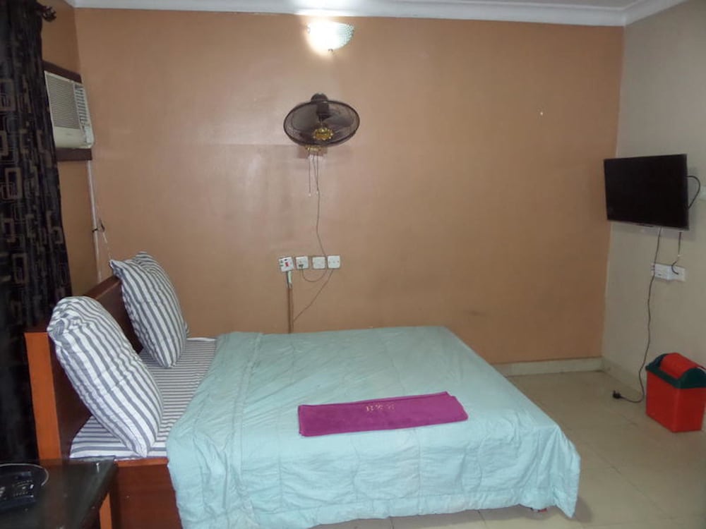 Фото B & S Hotel