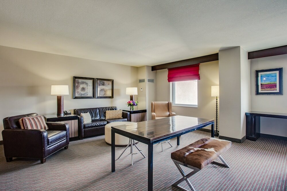 Фото Overton Hotel and Conference Center