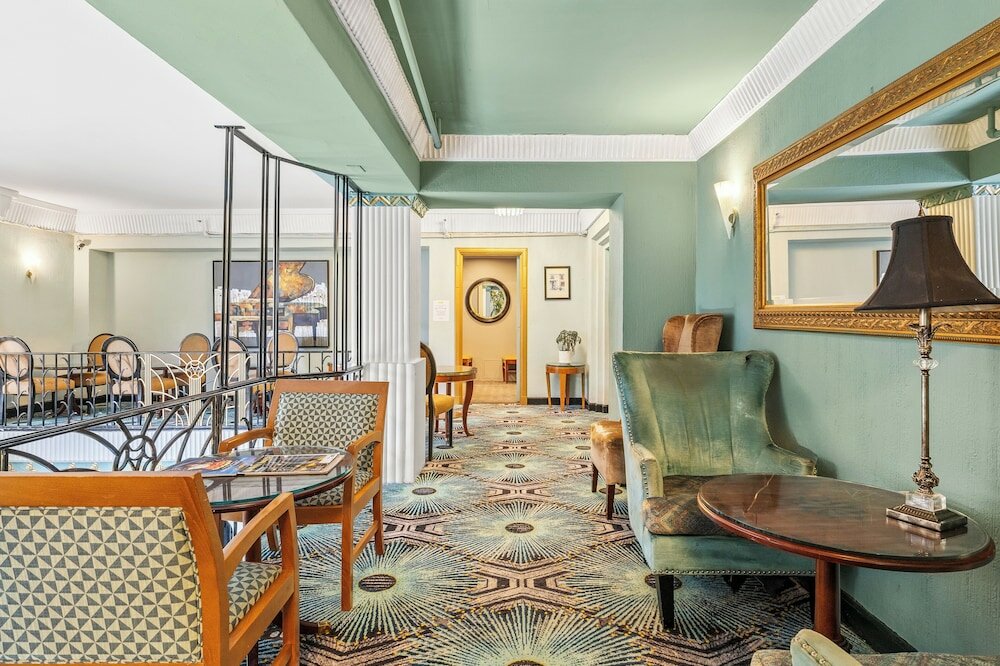 Фото Embassy Hotel