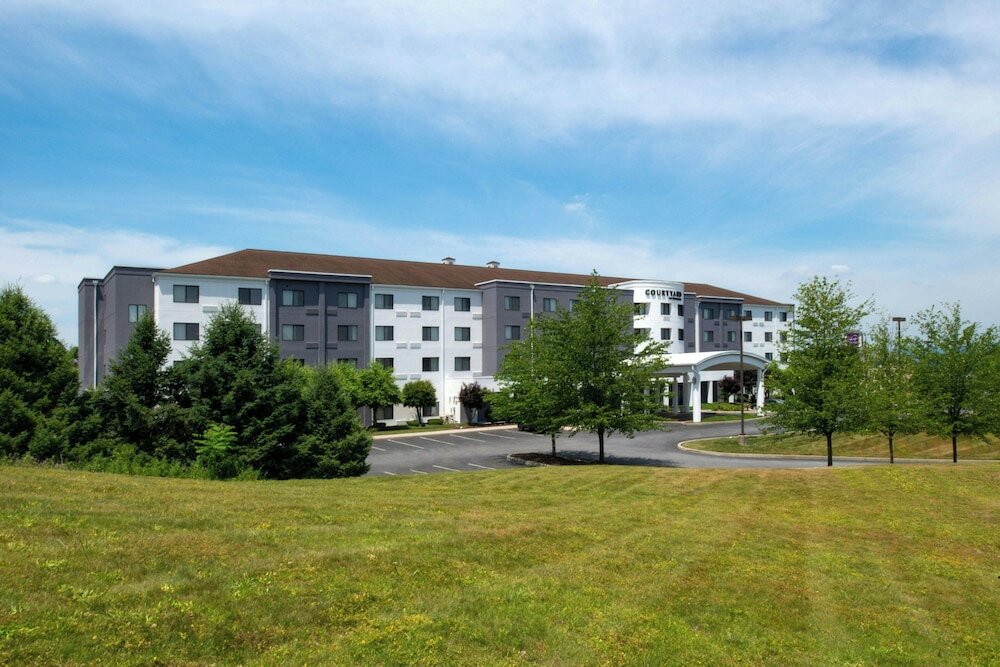 Фото Courtyard by Marriott Harrisburg Hershey