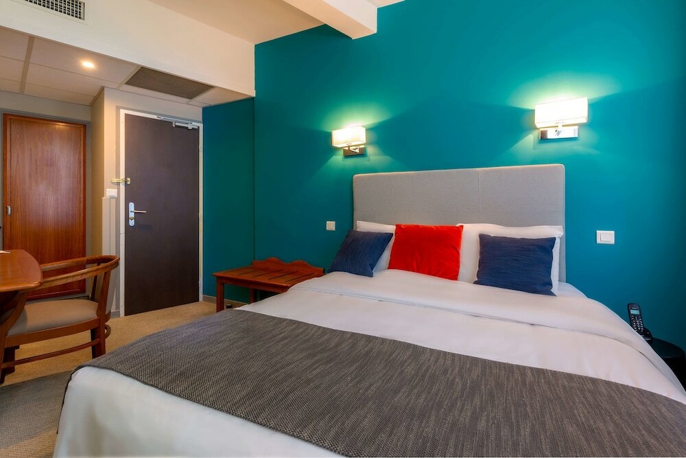 Фото Kyriad Avignon Palais Des Papes