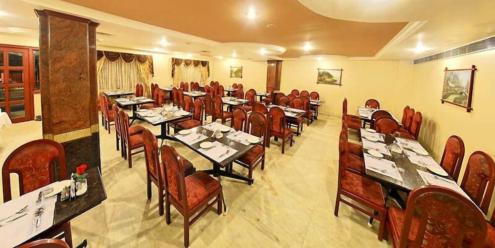 Фото Hotel Gnanam