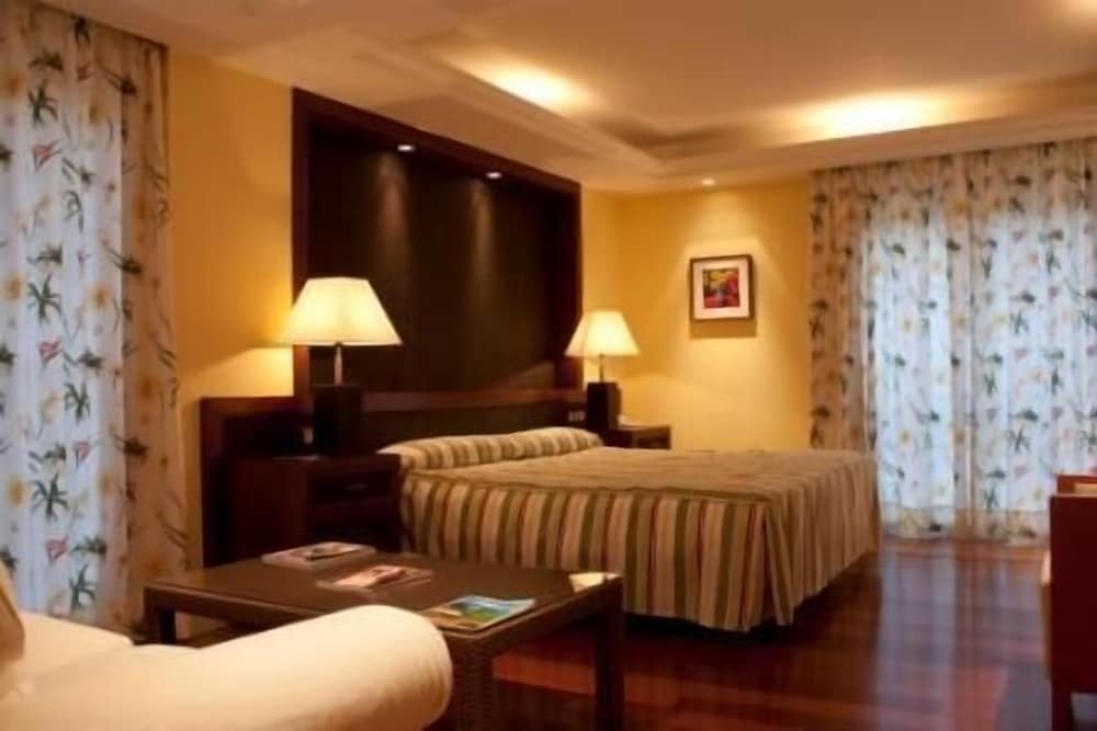 Фото Hotel Les Rotes