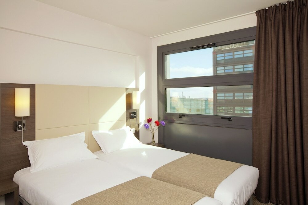 Фото Séjours & Affaires Lille Europe