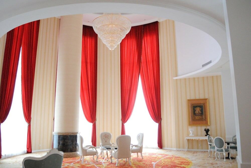 Фото Adimulia Hotel Medan