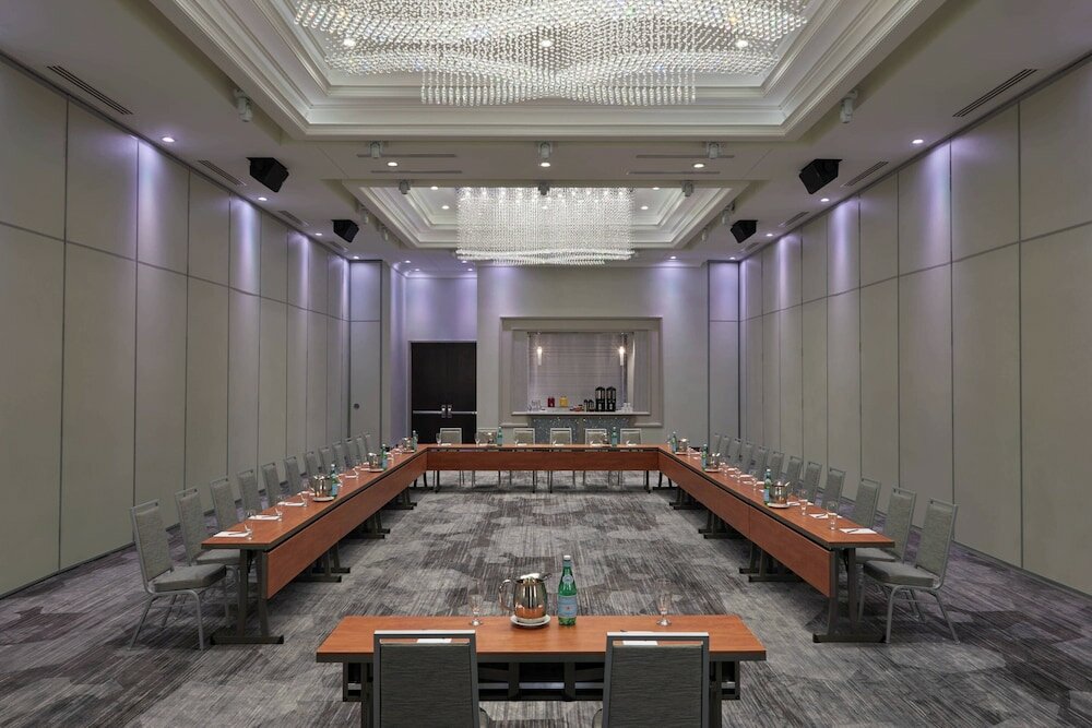 Фото TownePlace Suites by Marriott Oshawa