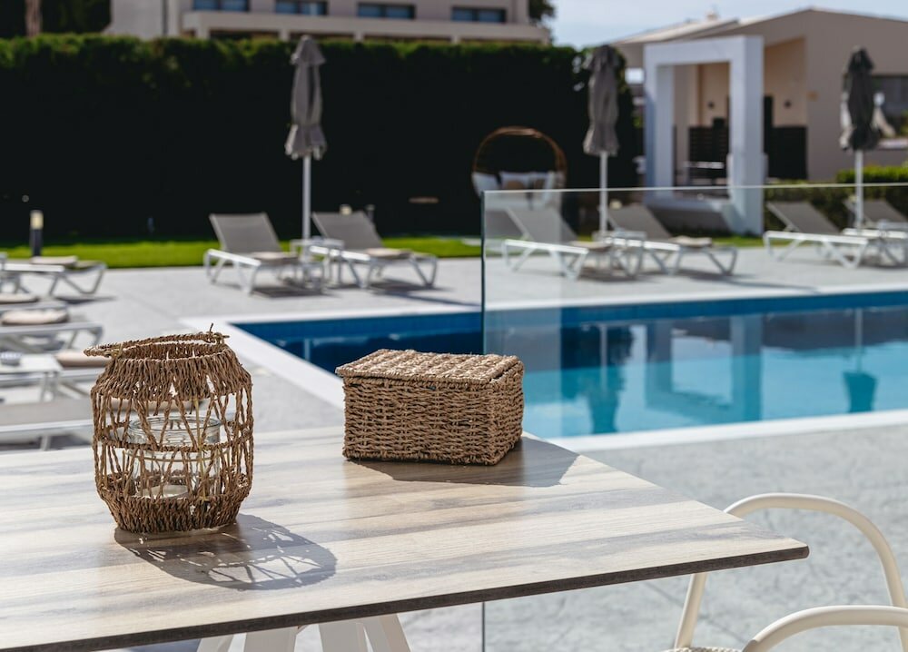 Фото White Canvas Boutique Studios