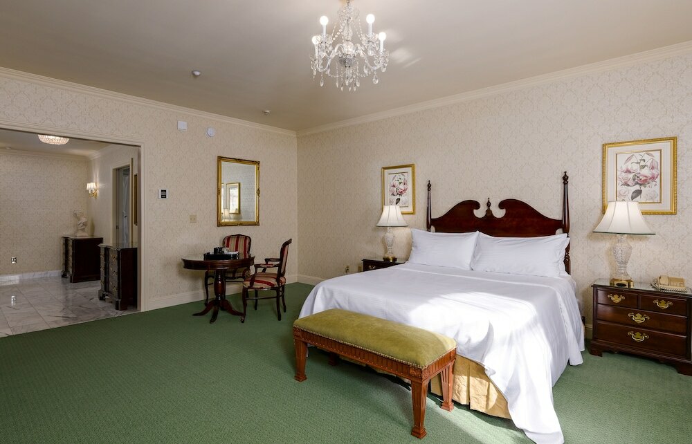Фото Bristol Hotel, Boutique Collection