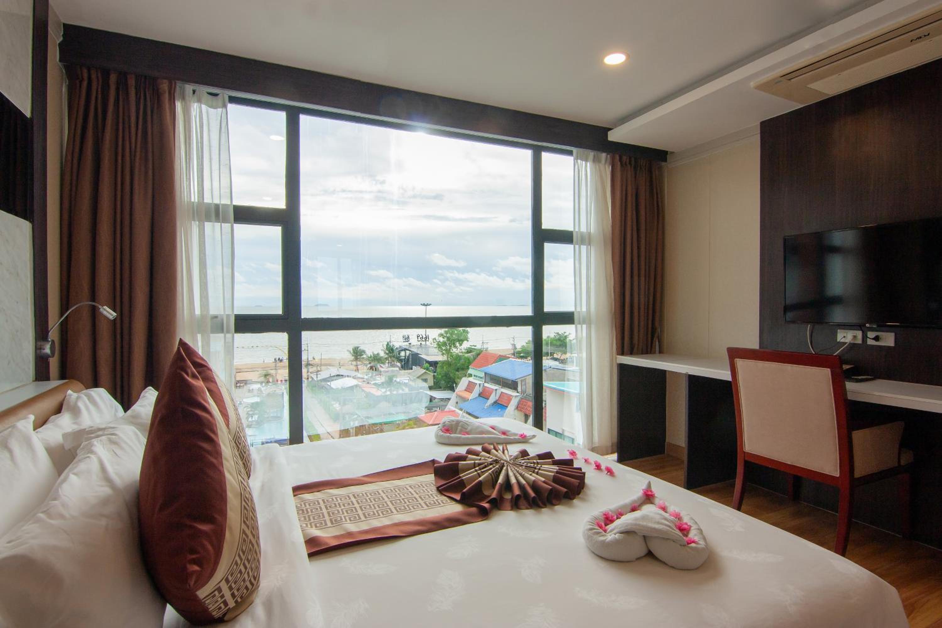 Фото Golden Jomtien Beach Hotel