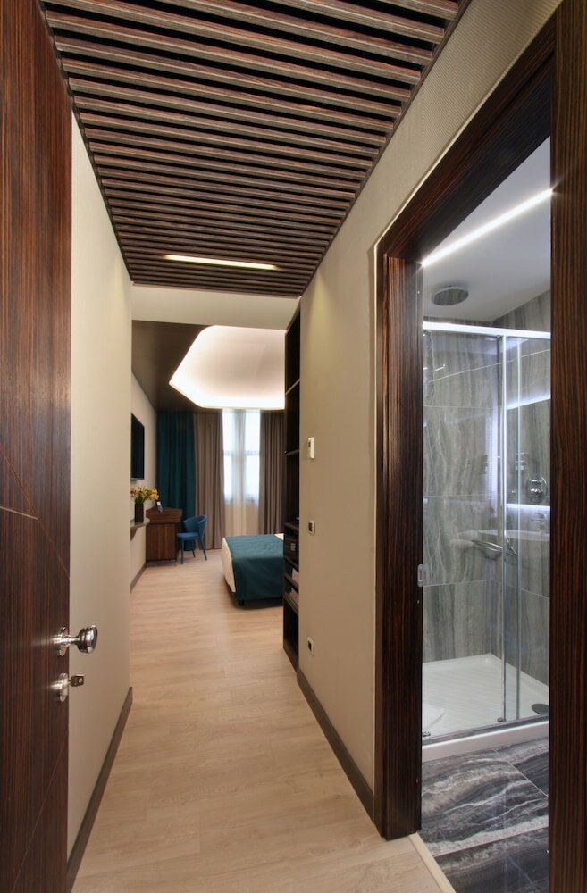 Фото The Hive Hotel