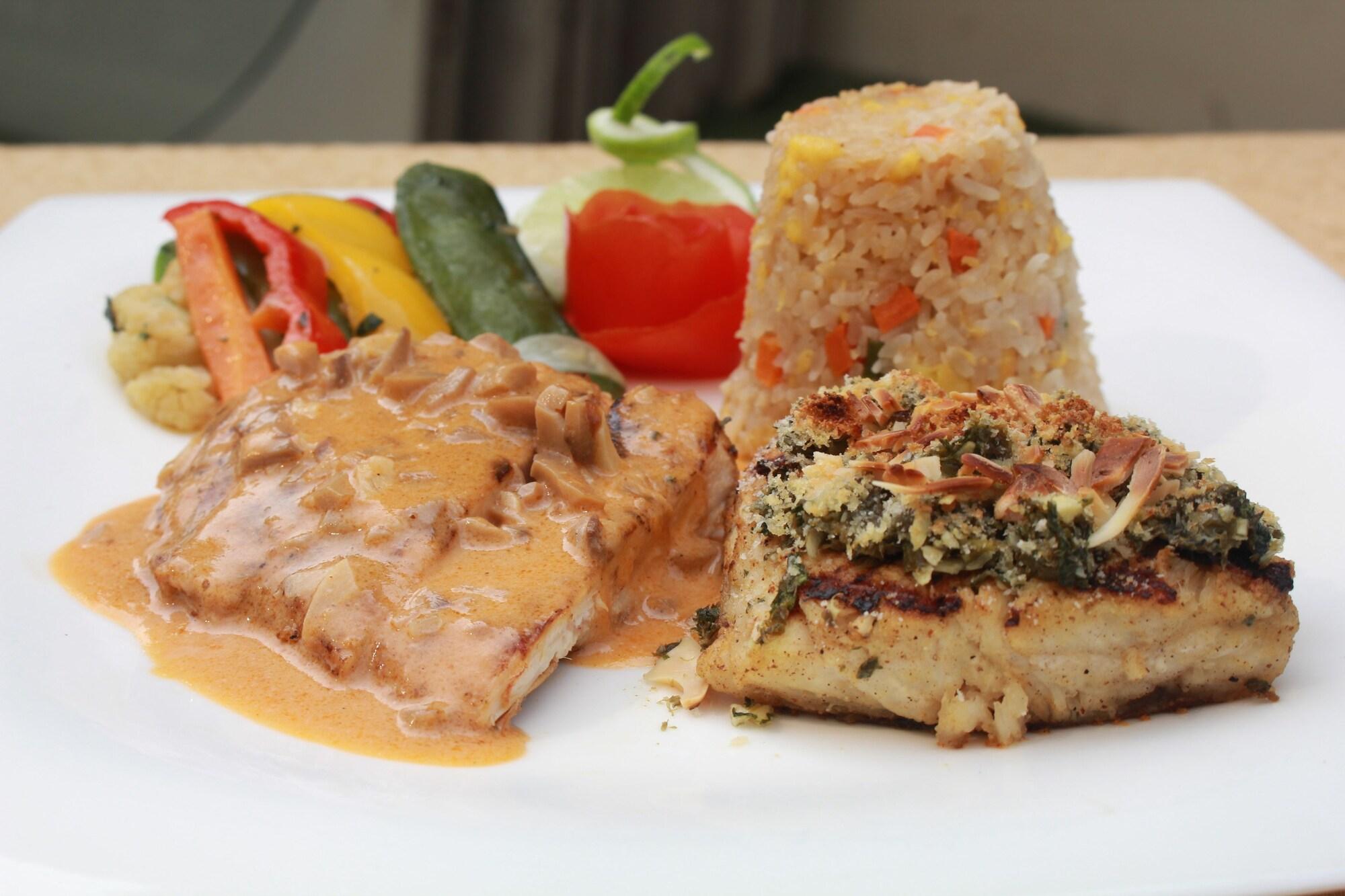 Фото Lakeshore Hotel & Apartments