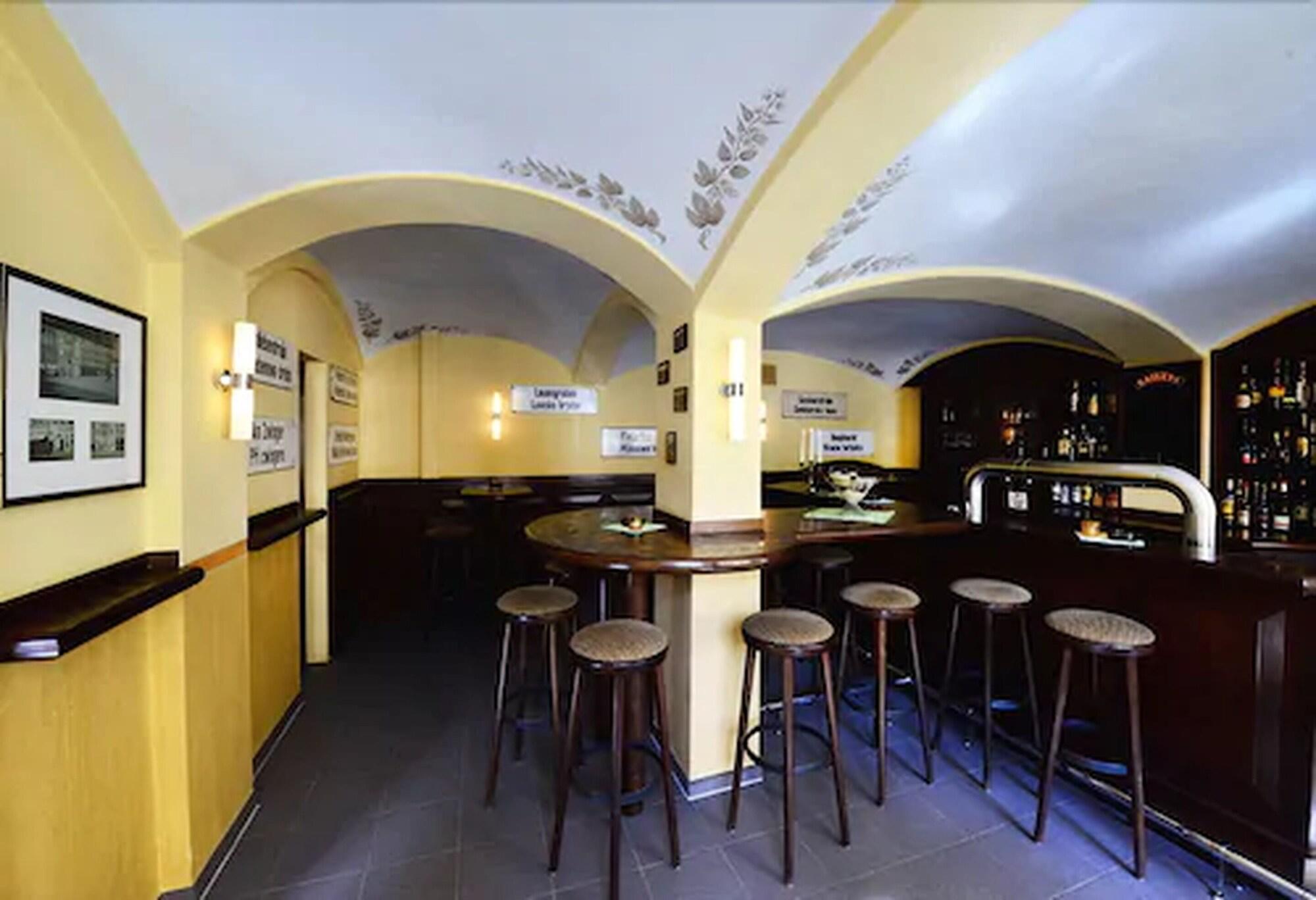 Фото Hotel Goldener Adler