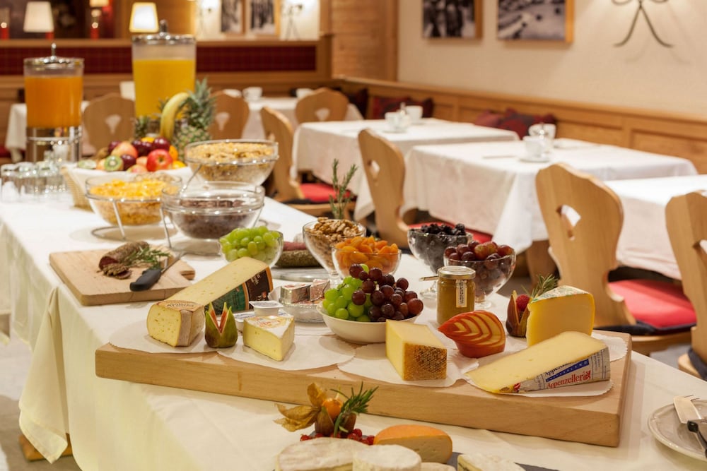 Фото Hotel Holiday