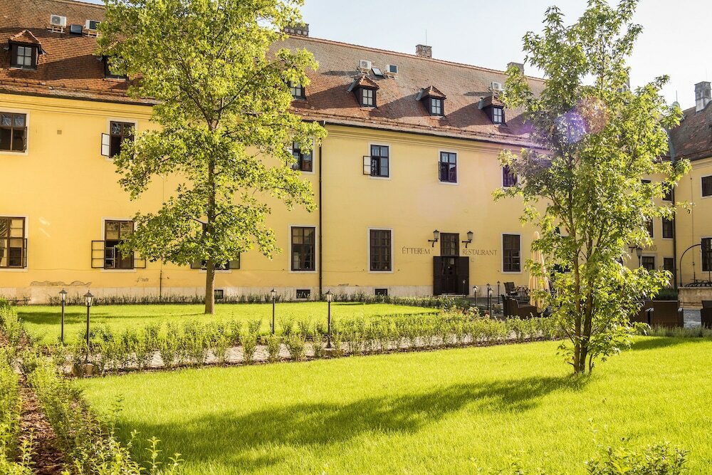 Фото Klastrom Hotel