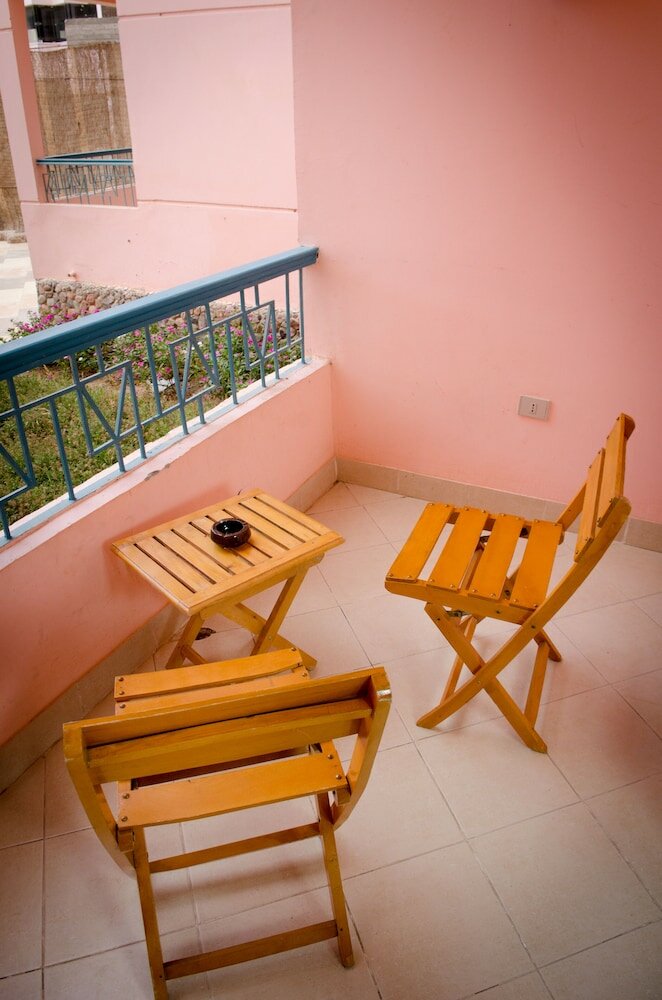 Фото Eagles Downtown Zahabia & Beach Resort