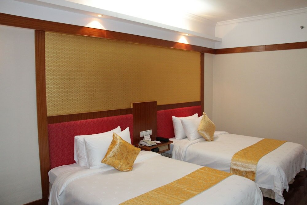 Фото Golden Lustre Hotel