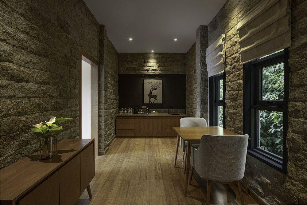 Фото The Golden Ridge Hotel