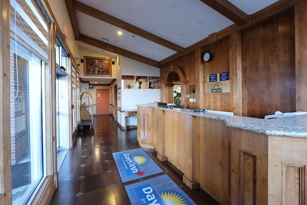 Фото Days Inn by Wyndham Surrey