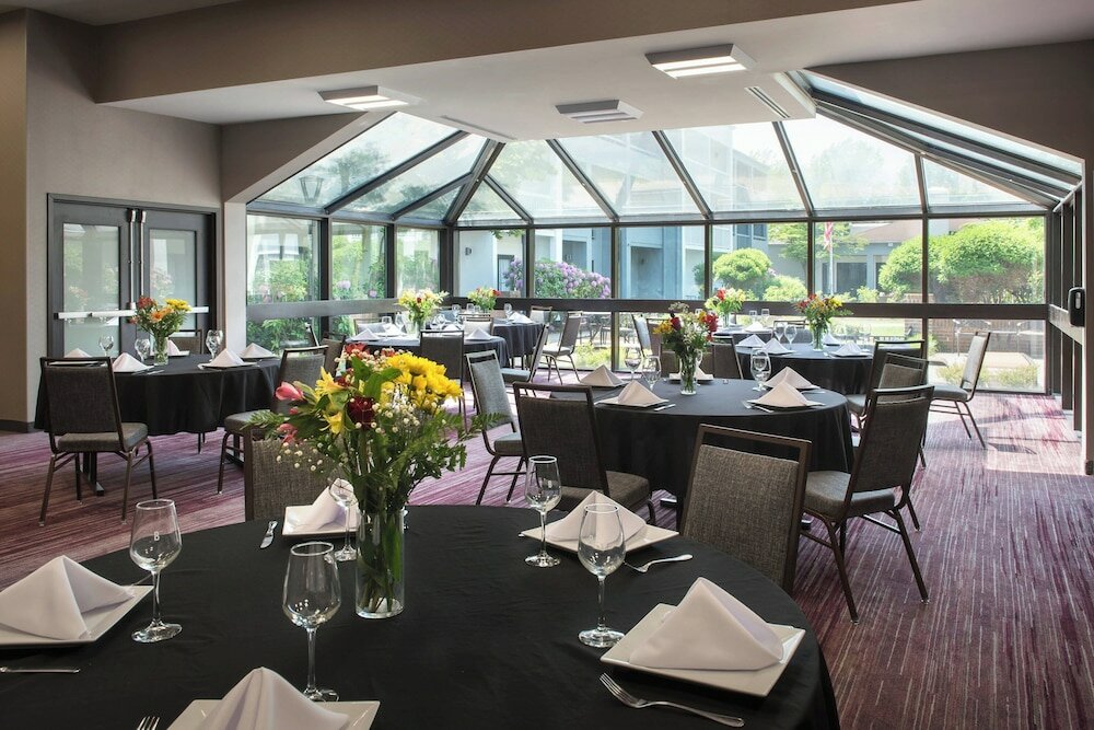 Фото Courtyard by Marriott Lincroft Red Bank