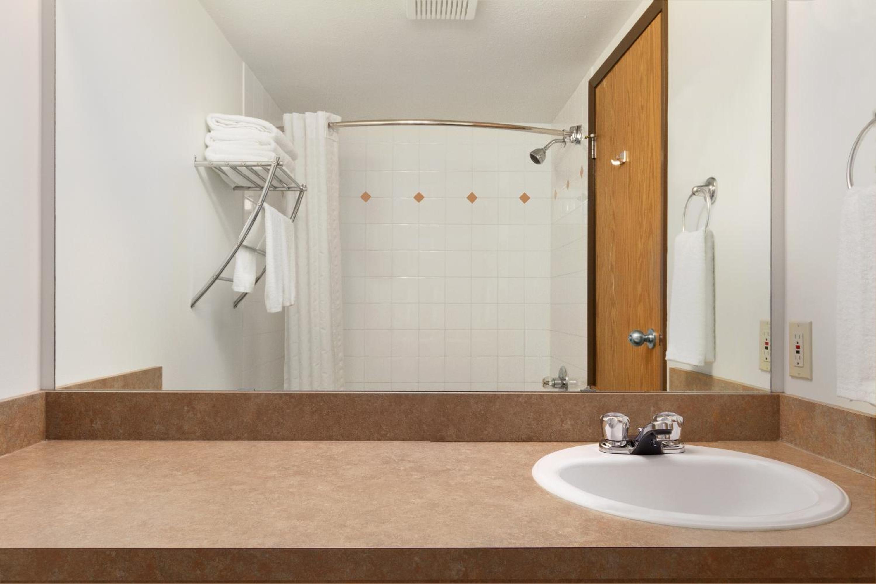 Фото Super 8 by Wyndham Yellowknife