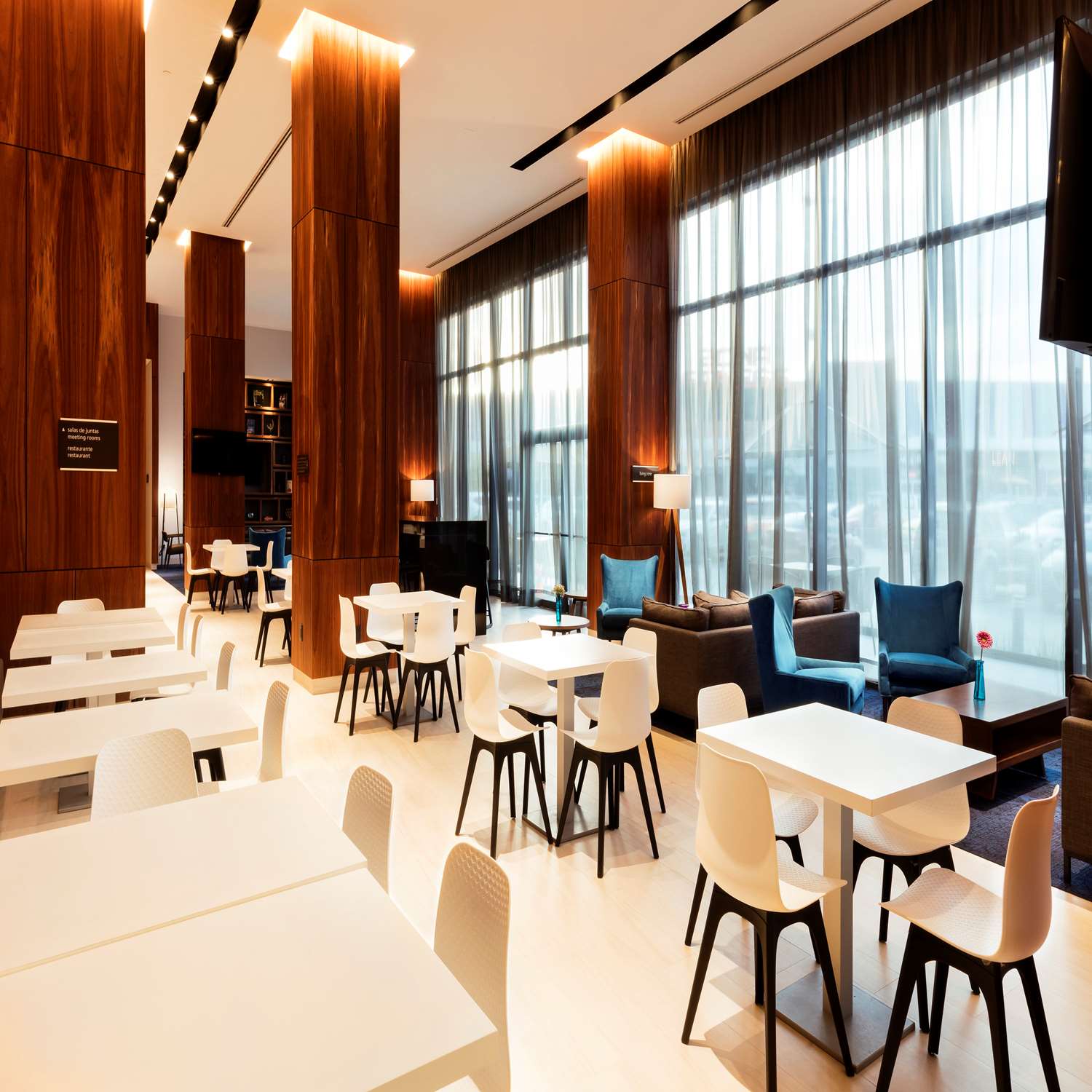 Фото Hampton Inn by Hilton Cancun Cumbres