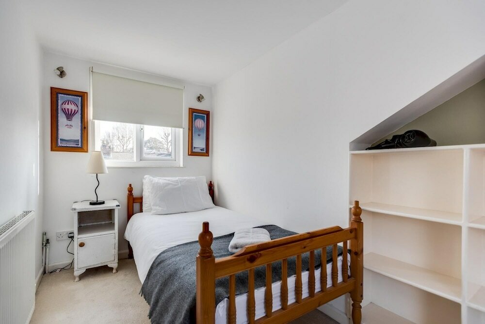 Фото The Old Bookbinders Retreat