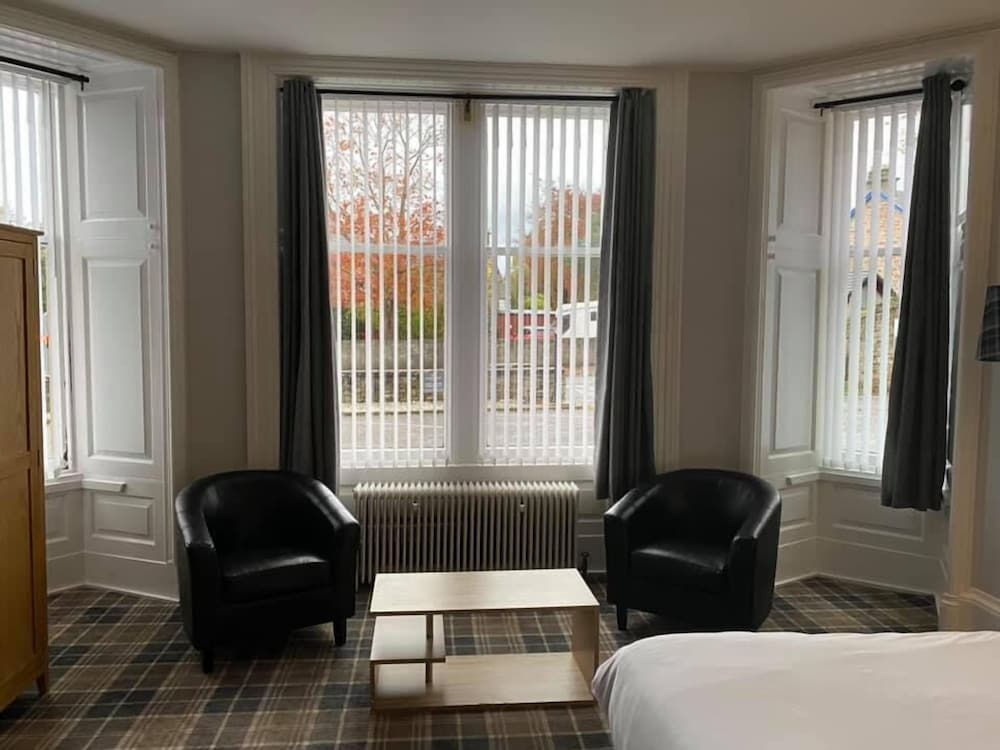 Фото Crown Court Hotel & Bar