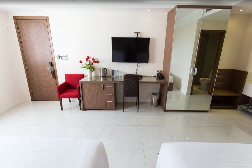 Фото The Luxe Hotel