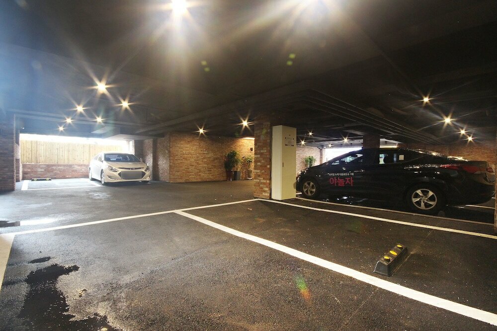 Фото Brown-Dot Seomyeon 1