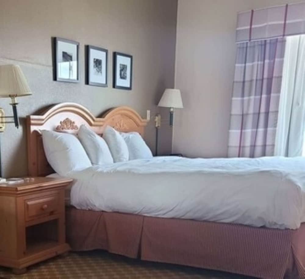 Фото AmericInn by Wyndham Galesburg