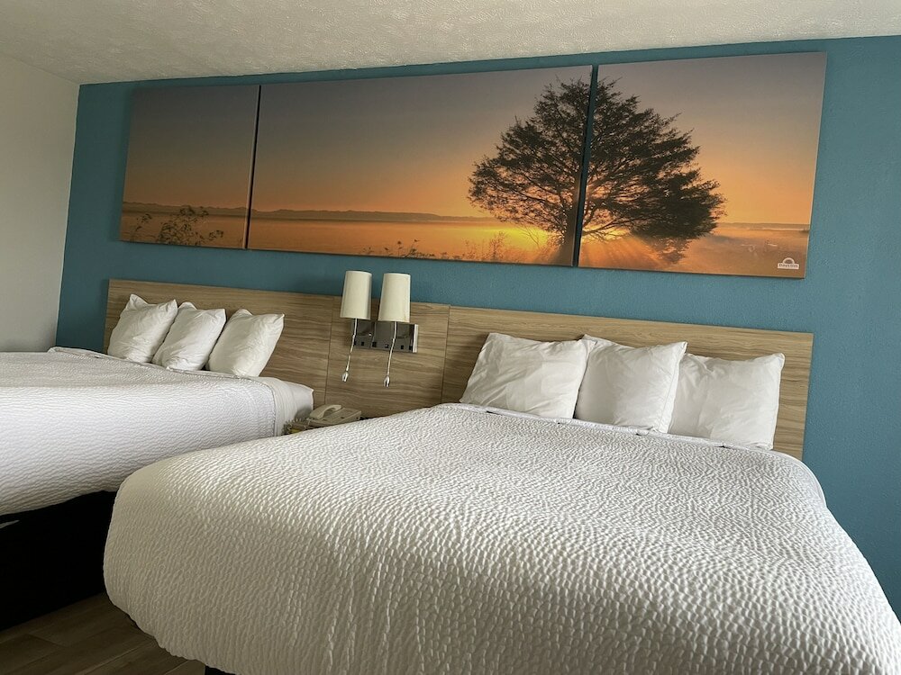 Фото Days Inn by Wyndham Warrensburg