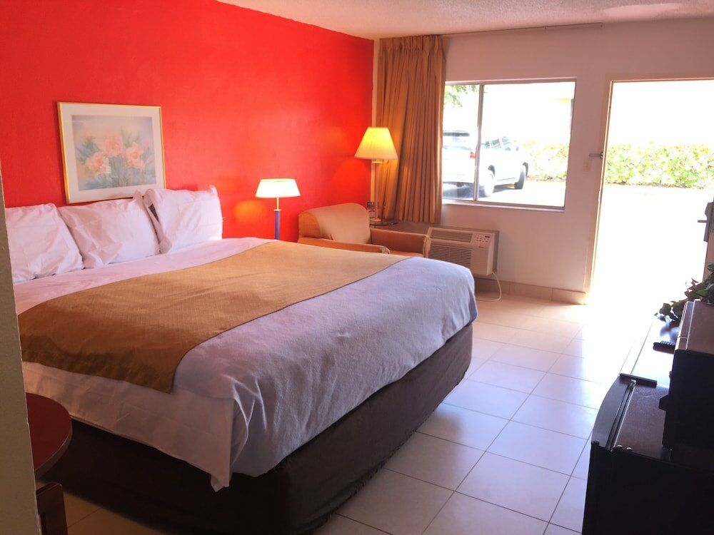 Фото Econo Lodge North