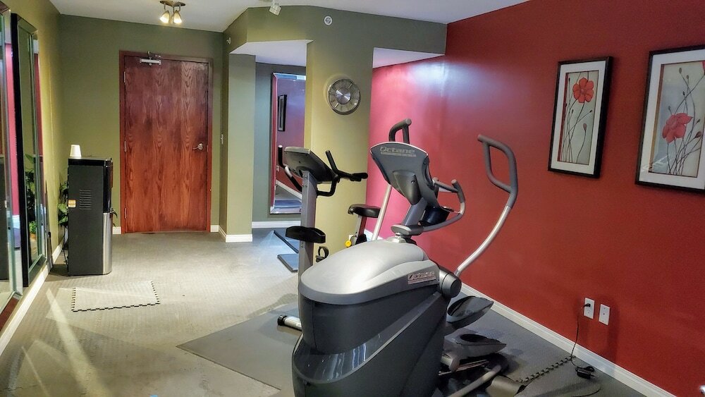 Фото Travelodge by Wyndham Stony Plain