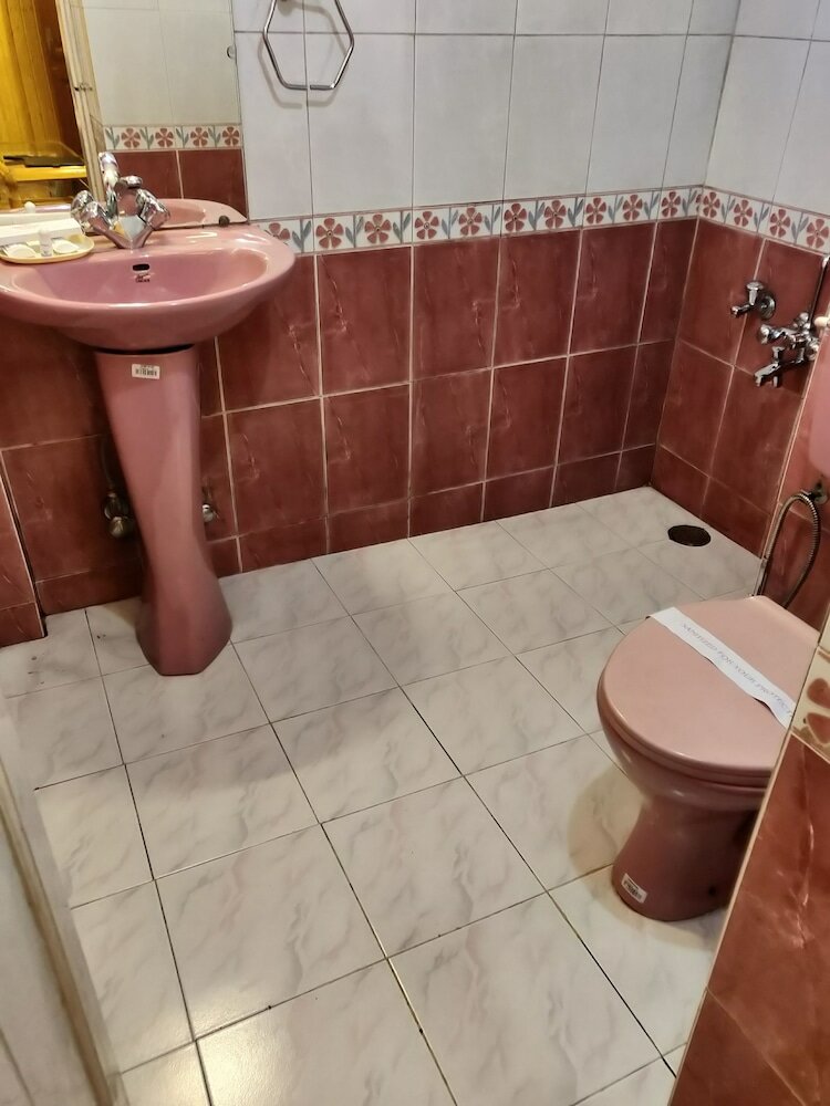 Фото Walisons Hotel