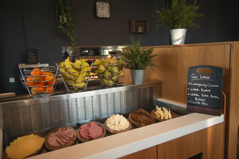 Фото Novotel Cardiff Centre