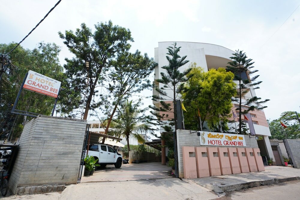 Фото Hotel Grand Bee