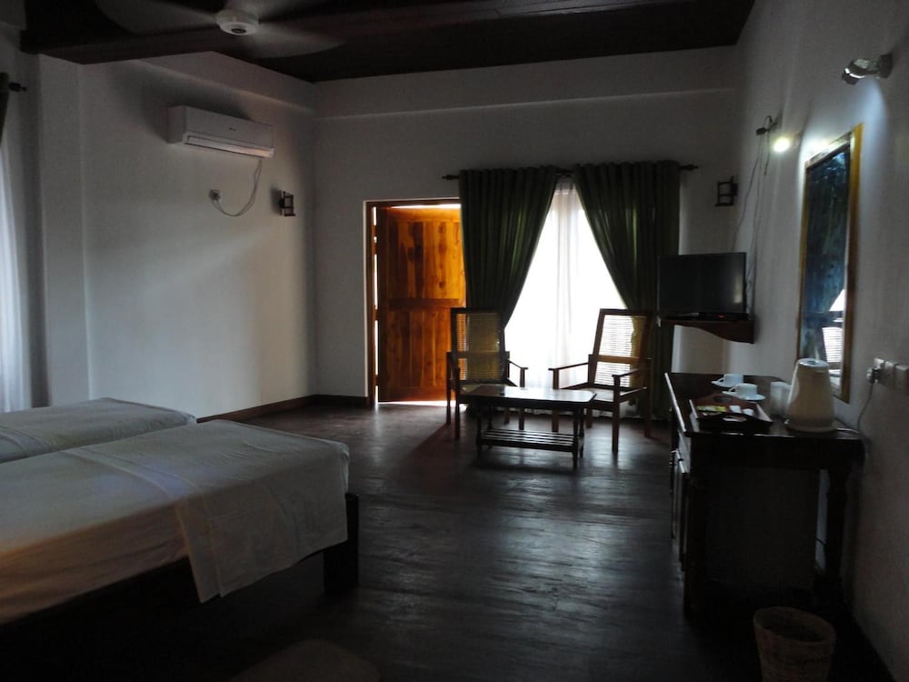 Фото Hotel Naaval