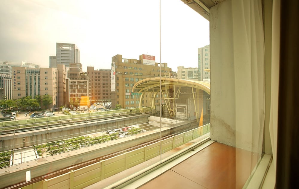 Фото Elegance Hotel Taipei