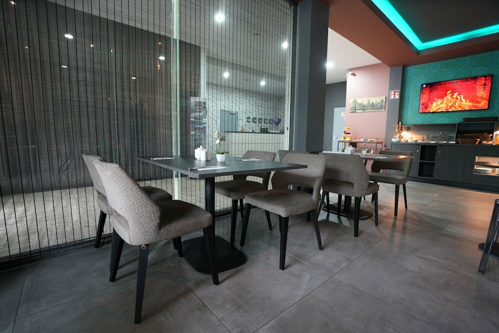 Фото Hotel Attaché