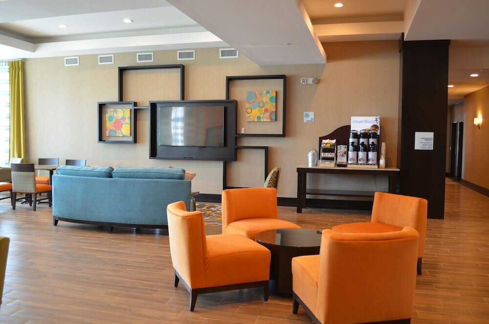 Фото Holiday Inn Express & Suites Austin South, an Ihg Hotel