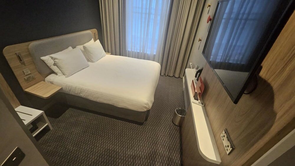 Фото Holiday Inn Express London Victoria, an IHG Hotel