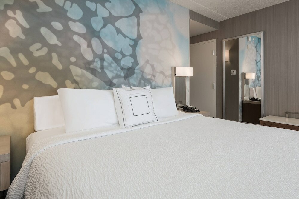 Фото Courtyard by Marriott Toronto Vaughan