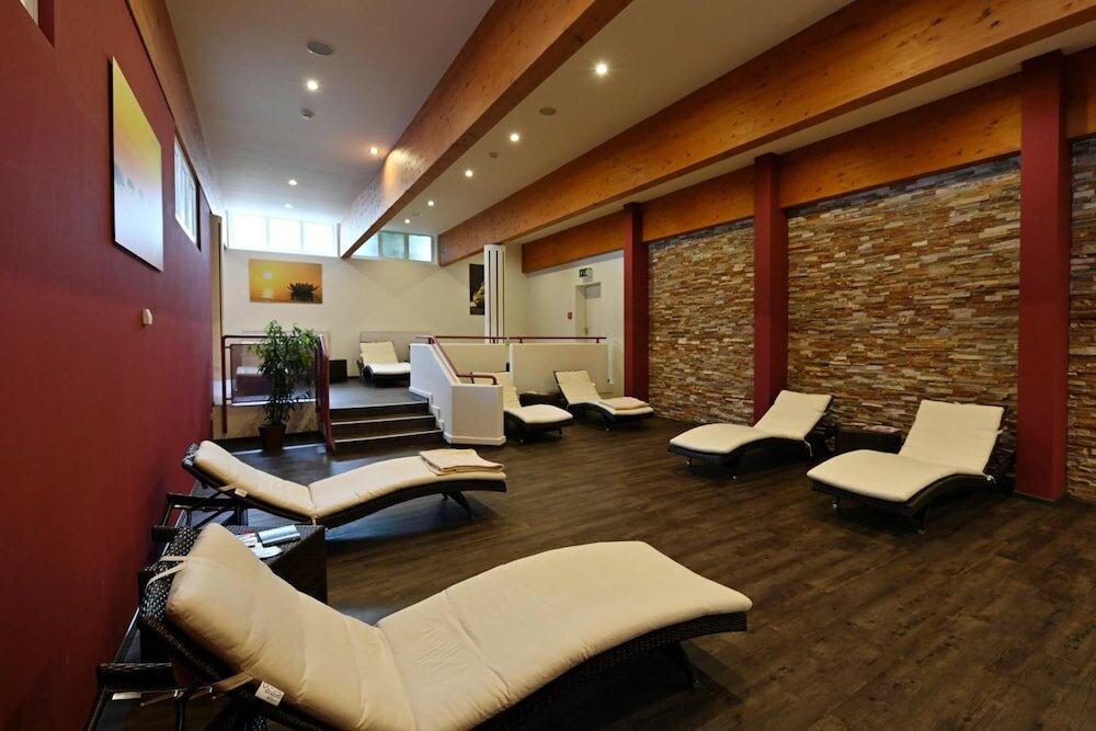 Фото Kurpark-Hotel Bad Dürkheim