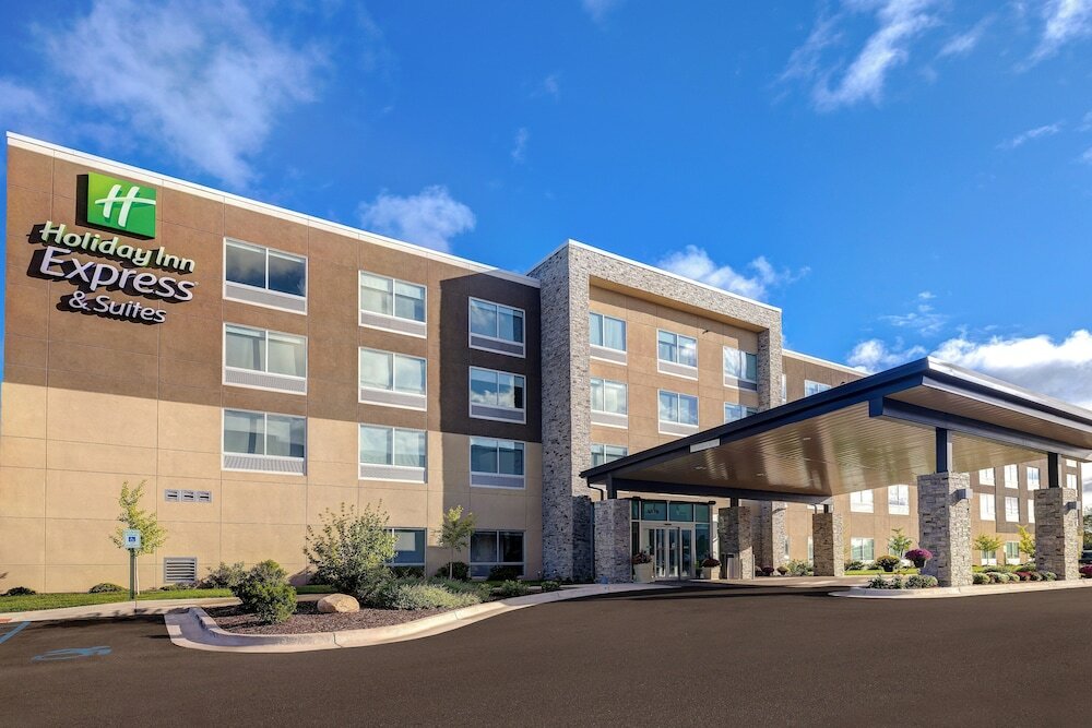 Фото Holiday Inn Express And Suites Detroit Dearborn, an Ihg Hotel