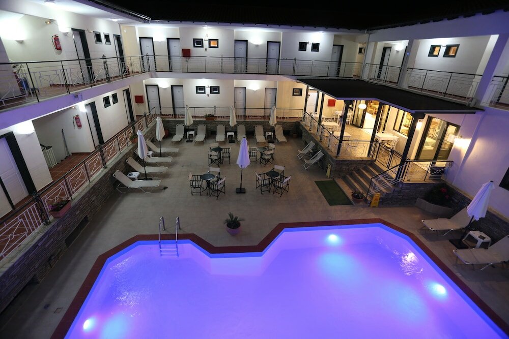 Фото отеля 2